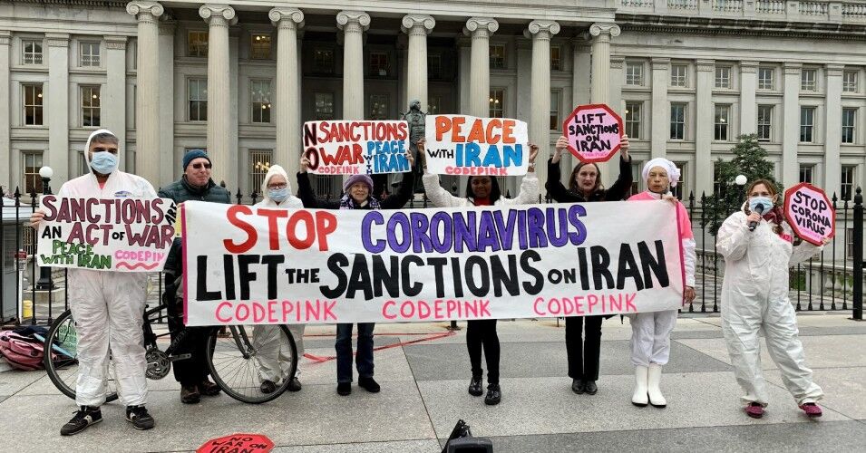 تحریم‌های آمریکا چگونه شیوع کرونا در ایران را تشدید کرده است؟!