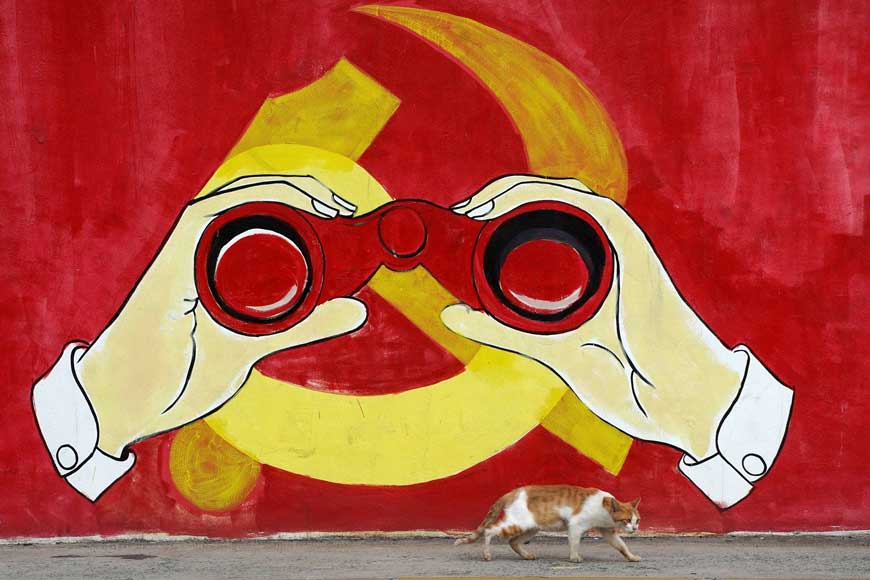 این نخستین بار نیست که عادات و رسوم بخشی از مردم چین- احتمالا با همدستی نهادهای اطلاعاتی و نظامی دستگاه سرکوبگر حاکم بر این کشور باستانی- تولیدکننده ویروس‌های کشنده‌ای از نوع کُرونا شده‌اند