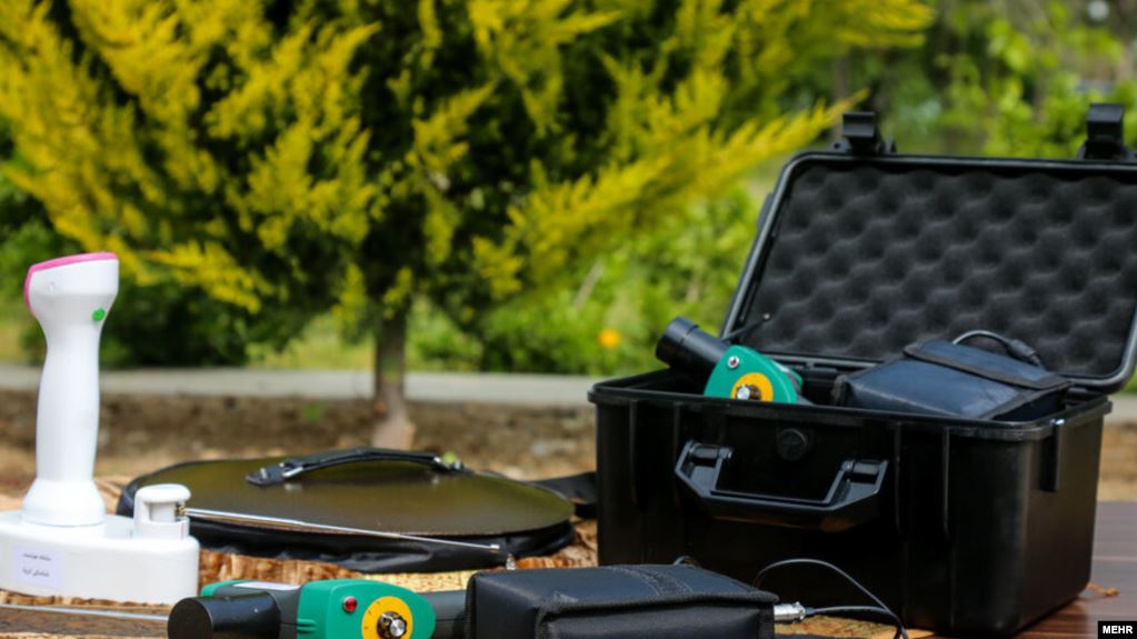 حسین سلامی، فرمانده سپاه پاسداران، روز چهارشنبه از دستگاهی رونمایی کرد و مدعی شد که هر ویروسی را از ۱۰۰متری شناسایی می کند.