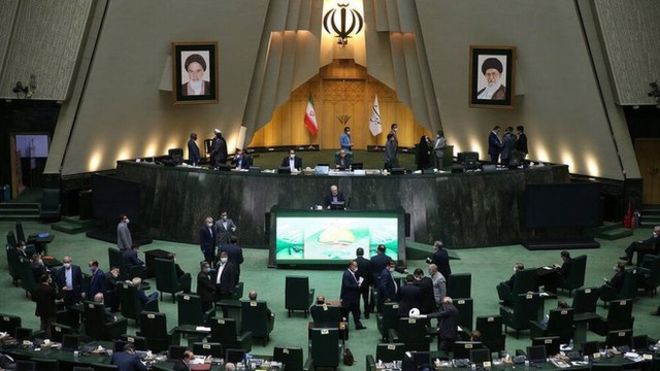 بیانیه نمایندگان مجلس ایران: هیچ کارگری نباید کمتر از دو میلیون و ۸۰۰ هزار تومان حقوق بگیرد
