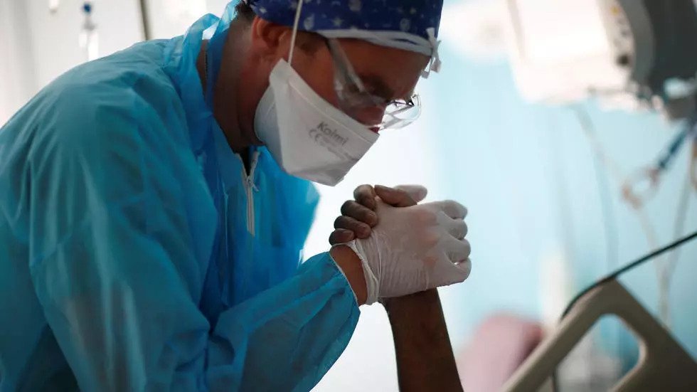 خروج از وضعیت اضطراری و امکان ازسرگیری روال عادی زندگی اجتماعی، موضوعی است که در این مرحله از اپیدمی بسیاری از دولت‌های جهان را به خود مشغول ساخته است.