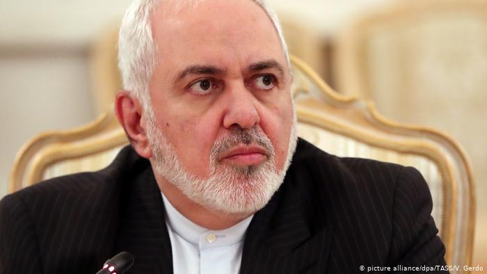 واکنش اعتراضی خانواده قربانیان هواپیمای اوکراین به سخنان ظریف