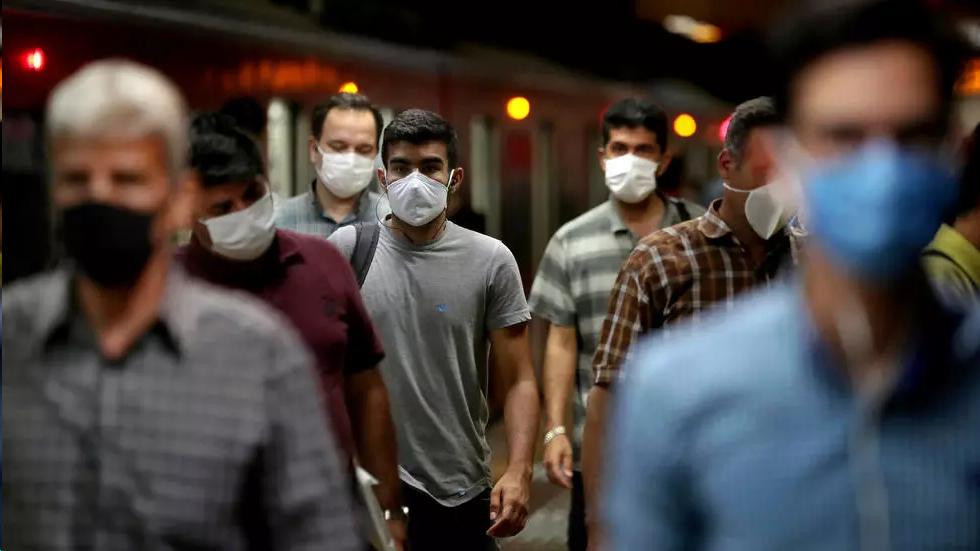 رئیس مرکز تحقیقات انستیتو پاستور گفت که «ویروس کرونا یک ماه پیش از آنکه به طور رسمی اعلام شود، در کشور وجود داشته و بر اساس مطالعات، ۲۰ تا ۲۵ درصد مردم به کرونا آلوده شده اند». AP - Ebrahim Noroozi