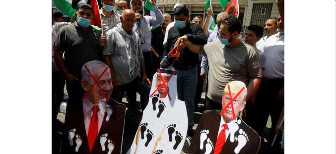 واکنش برخی فلسطینی‌ها به «پیمان ابراهیم» بین اسرائیل و امارات؛ ماکت ترامپ رئیس جمهوری آمریکا و نتانیاهو نخست‌وزیر اسرائیل و محمد بن زاید آل نهیان ولیعهد امارات را تنبیه می‌کنند! نابلس؛ ۱۴ اوت ۲۰۲۰