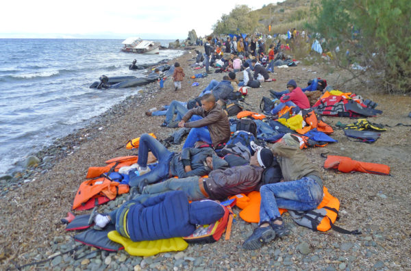 پناهحویان در ساحل جزیره لسوس، یونان – عکس: Shutter Stock