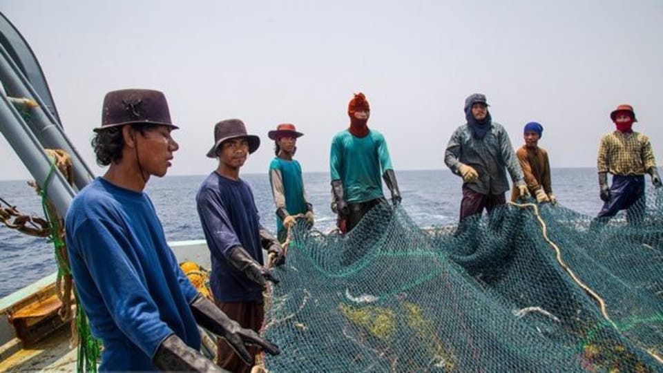 کشتی‌های ماهیگیری چینی در آب‌های خلیج فارس صیادی را دو دهه عقب برده‌اند