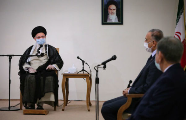 سه‌شنبه ۳۱ تیر: علی خامنه‌ای، رهبر جمهوری اسلامی ایران در دیدار و گفت‌وگو با مصطفی الکاظمی، نخست‌وزیر عراق (عکس پایگاه اطلاع‌رسانی دفتر حفظ و نشر آثار خامنه‌ای)