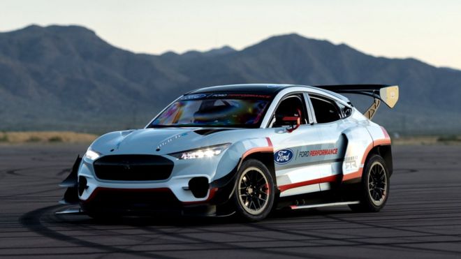 موستانگ ماخ-ئی هفت موتور الکتریکی با قدرت ۱۴۰۰ اسب بخار دارد