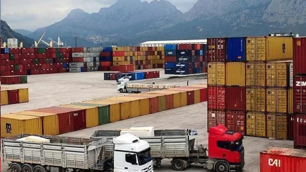 در اثر تحریم ها و شیوع کرونا صادرات غیرنفتی ایران ۴۴ درصد کاهش یافته است