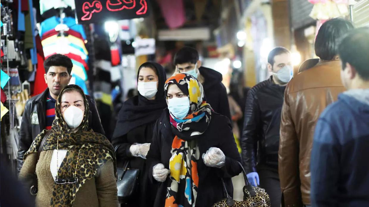 رفت و آمد در یکی از خیابان‌های تهران VIA REUTERS - WANA NEWS AGENCY