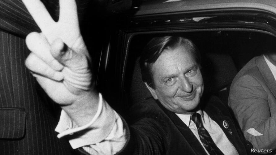 اولاف پالمه، نخست وزیر پیشین سوئد در سال ۱۹۸۶ به ضرب گلوله کشته شد