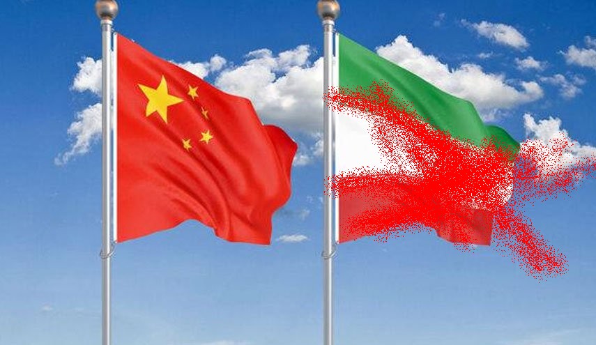 چین دست نوازش بر سر سگان وحشی خود میکشد 