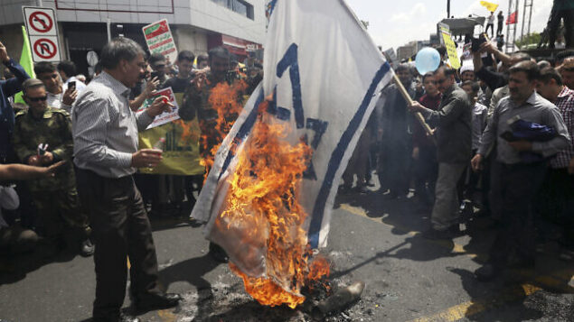 نمایندگان مجلس ایران، ارتباط کاری با اسرائیل، از جمله استفاده از نرم افزارهای این کشور را به مصداق «محاربه با خدا» ممنوع کردند