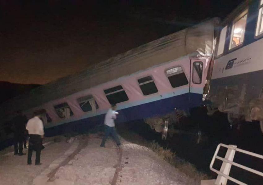 خروج قطار همدان-مشهد از ریل پنج مصدوم برجاگذاشت؛ سرقت ریل دلیل احتمالی حادثه