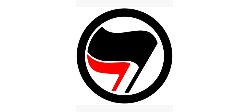 کافر همه را به دین خود پندارد؛