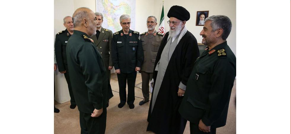 روزنامه کیهان می‌نویسد: اگر چیزی بین ۴۰ تا ۶۰ میلیارد دلار در سال به ما برسد، رژیم حفظ خواهد شد - KHAMENEI.IR / AFP
