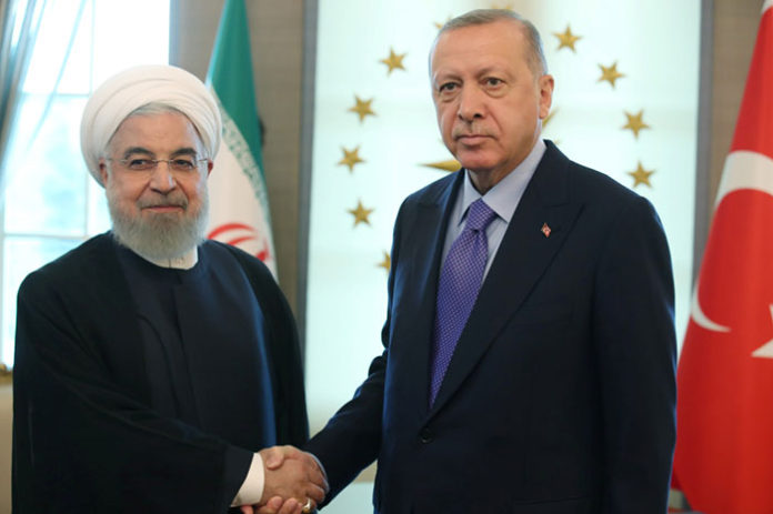 وزیر مشاور امارات: حکومت ایران و ترکیه شبیه هم شده‌اند