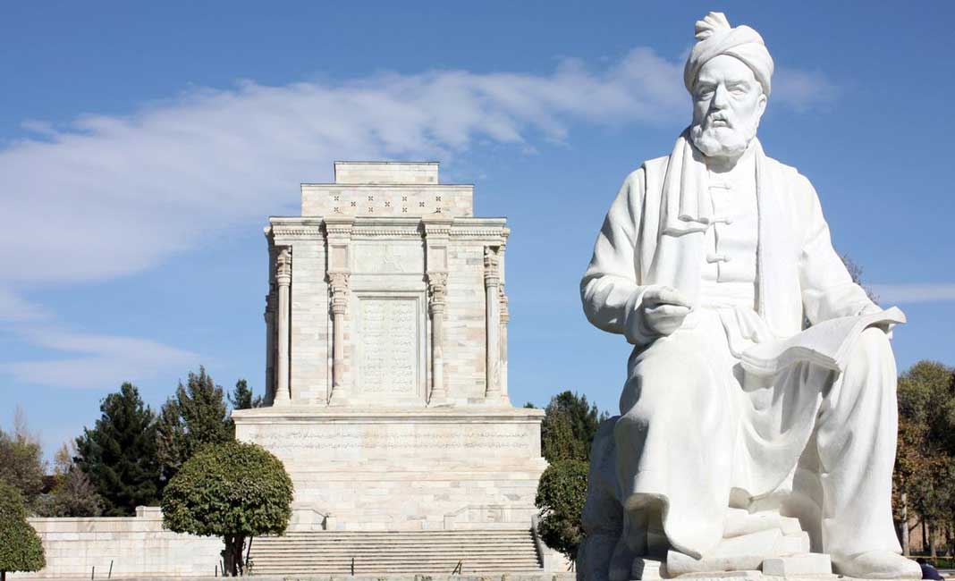 آرامگاه فردوسی گورستان عمومی نیست