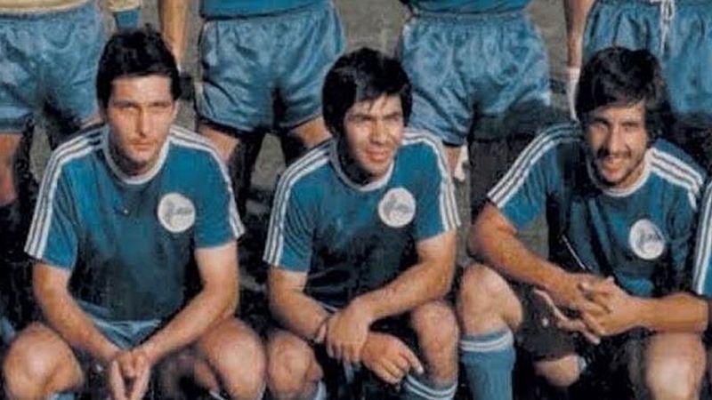 حبیب خبیری (وسط) بازیکن تیم ملی فوتبال ایران و باشگاه هما بود