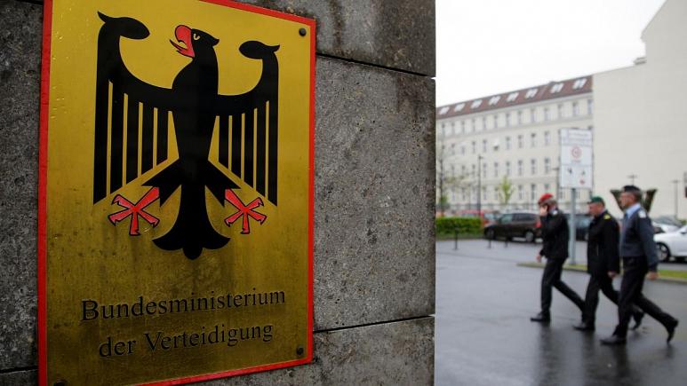 هفت سال زندان برای مترجم دو تابعیتی ارتش آلمان که برای ایران جاسوسی می‌کرد