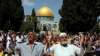 مسلمانان فلسطینی قصد دارند جشن عید فطر را برگزار کنند، ولی پلیس فلسطینی با آنها درگیر شد